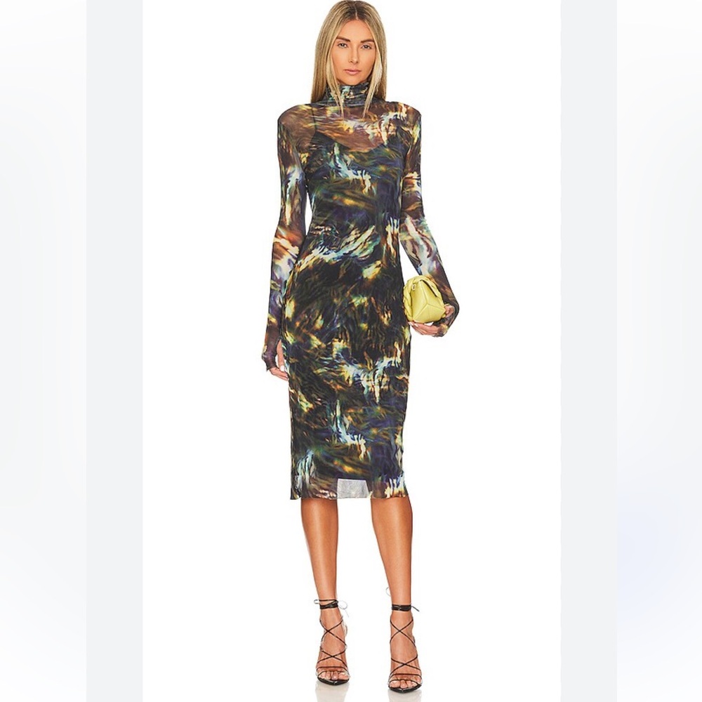 Vivienne Midi Dress in Psychedelic Dreams
STEVE MADDEN